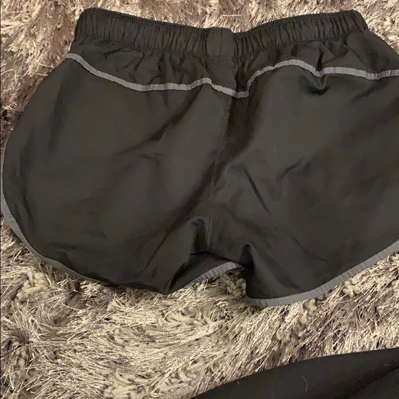Running shorts - Picture 2 of 3
